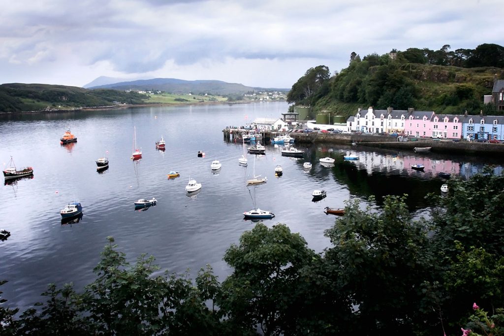 portree-bay-cottages-best-of-skye-boats-harbour Portree Harbour, Skye